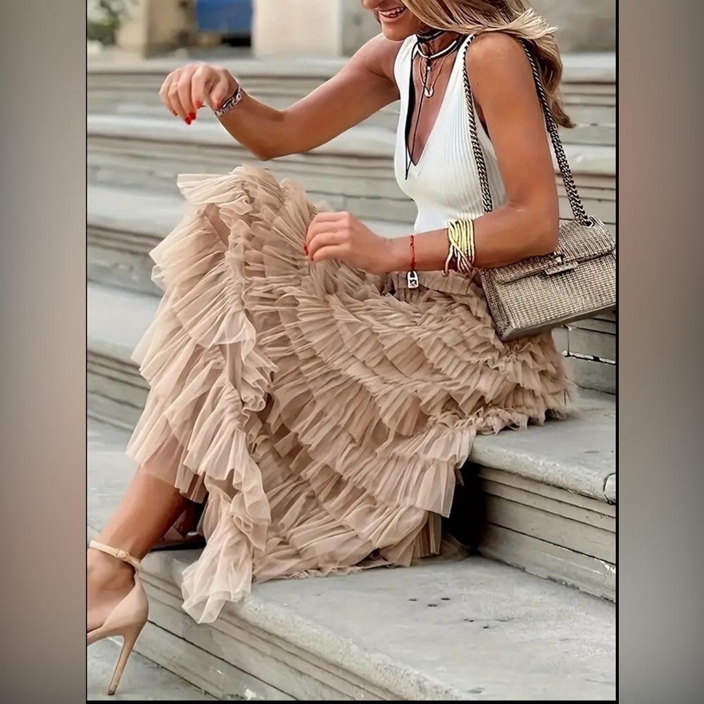 Beige Tulle Ruffle Maxi Skirt NWT Layered Tiered Fairycore Balletcore Neutral L - Picture 2 of 5